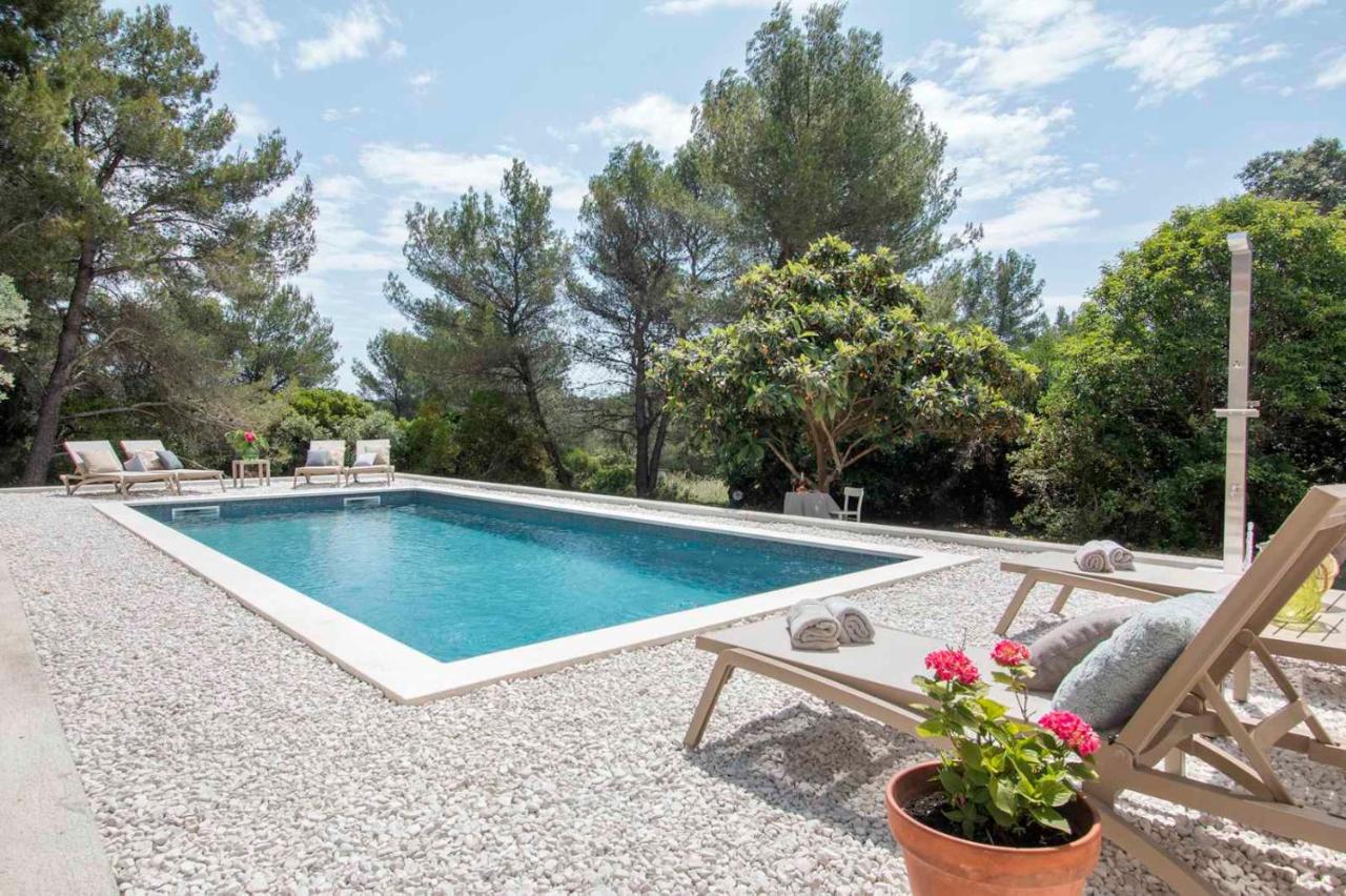 G&g With Swimming Pool *