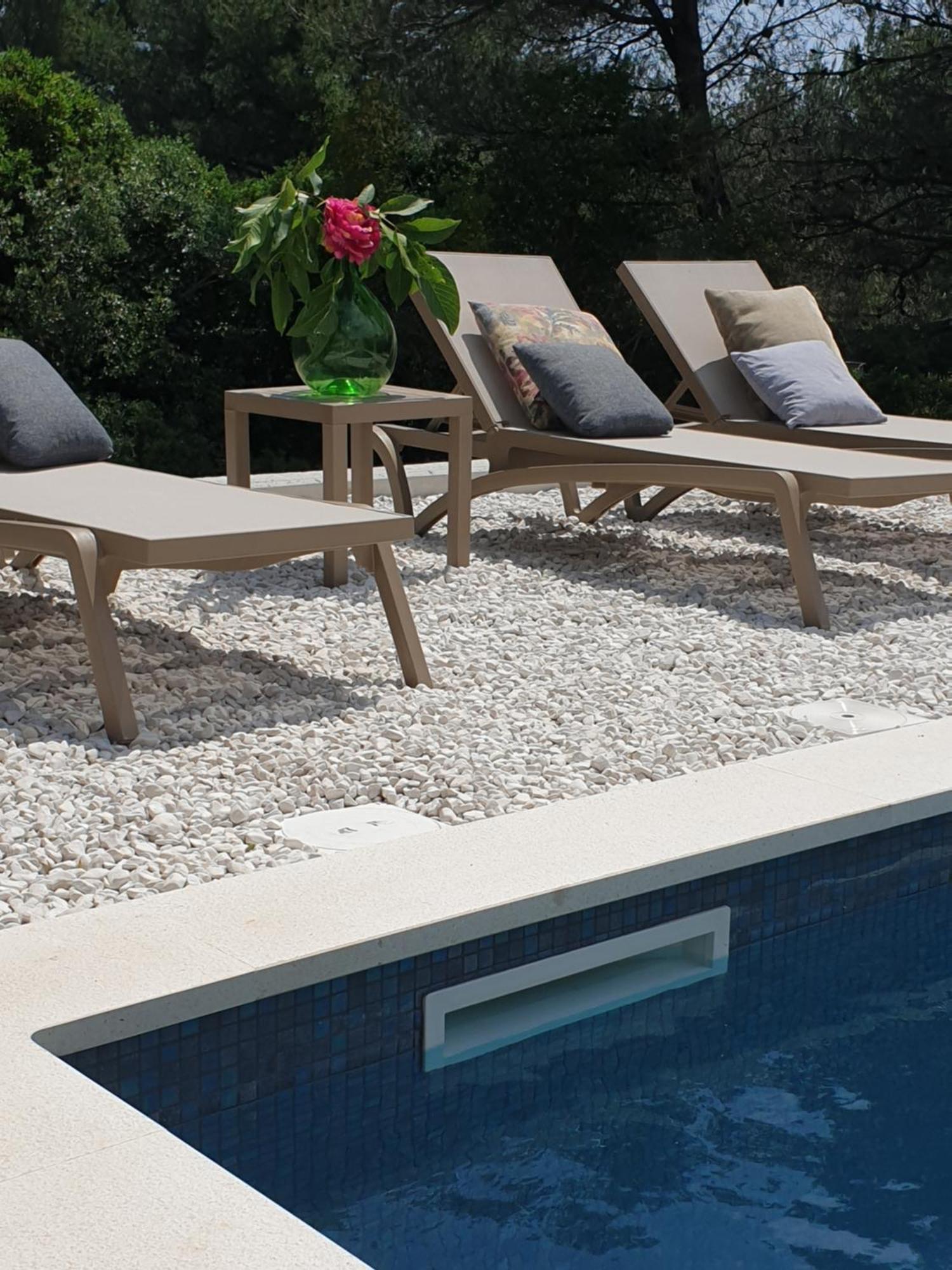 G&g With Swimming Pool Pula